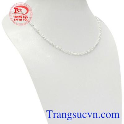 với đường mắt xích thanh mảnh tạo nên vẻ xinh xắn dễ thương cho các bé gái.