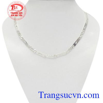 Dây chuyền trẻ em nike là sản phẩm được chế tác đường nét tinh xảo, sắc nét