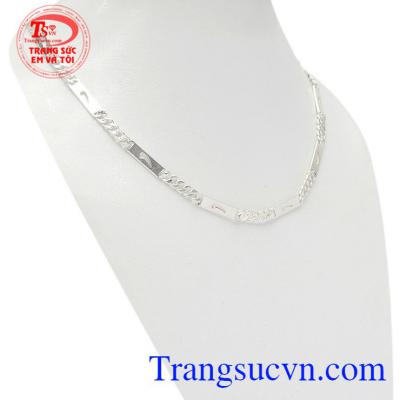 mang lại vẻ mạnh mẽ, khỏe khoắn cho các bé trai.