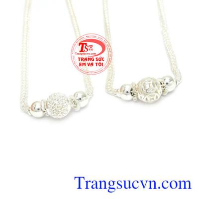 Dây bạc phù hợp với các bé nam