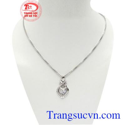 Bộ dây chuyền nữ vàng trắng đẹp là bộ trang sức vàng trắng đẹp, được sản xuất và chế tác theo công nghệ 3D mới nhất