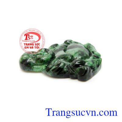 Ngọc cẩm thạch được coi như vật hộ thân mang lại may mắn cho chủ nhân