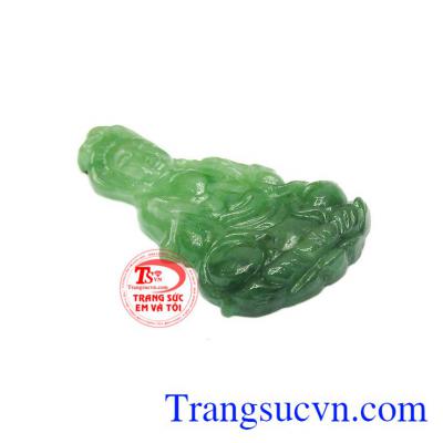 Trong phong thủy, Phật Quan âm là biểu tượng của lòng từ bi, bác ái, đem lại bình an cho người sử dụng