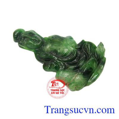 Mặt cẩm thạch Quan Âm bình an đang được nhiều người ưu chuộng. 