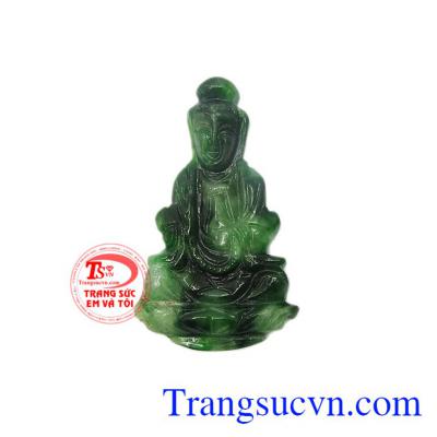 Mặt cẩm thạch Quan Âm bình an là sản phẩm được làm từ đá cẩm thạch thiên nhiên.