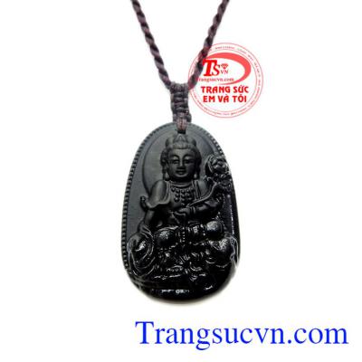 Ngài cưỡi voi trắng 6 ngà, hầu bên tay phải của đức Như Lai