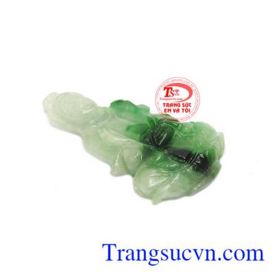 Phật bà cẩm thạch đẹp được chạm khắc tinh tế và đẹp mắt.