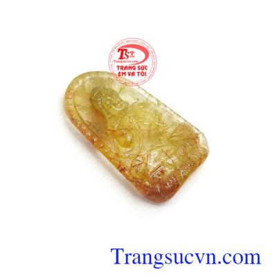 Phật bản mệnh thạch anh tóc Mùi Thân Như Lai Đại Nhật đại diện cho trí tuệ Phật giáo tối cao sẽ giúp hóa giải những tai ương, giải vây những kiếp nạn người tuổi Mùi, Thân