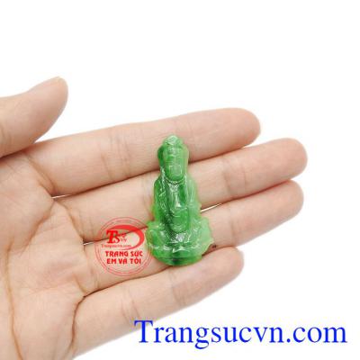 Ngọc cẩm thạch thiên nhiên thích hợp với nhiều mệnh.