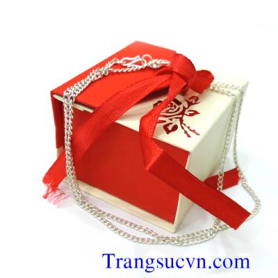 Dây chuyền bạc 925 Chất liệu: bạc ta 925 Trọng lượng: 3,16 chỉ Chiều dài: 46 cm,Quý khách không để bạc tiếp với cái dung dịch hóa chất vì sẽ làm ảnh hưởng đến độ sáng,bóng của sản phẩm