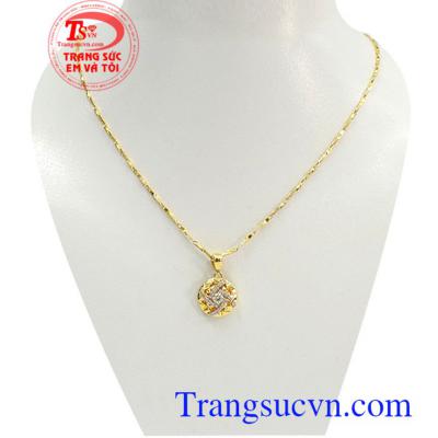 Bộ dây chuyền nữ vàng xinh xắn được chế tác tinh xảo và đẳng cấp với kiểu dáng thời trang