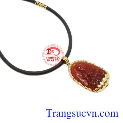 Bộ dây chuyền phật bản mệnh mã não thiên nhiên đem lại may mắn cho người sở hữu.