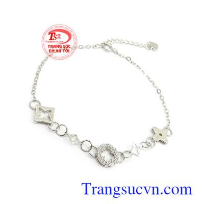 Lắc tay vàng trắng Korea dịu dàng phù hợp phong cách thời trang phái đẹp, mang lại nét dịu dàng, quý phái và sang trọng cho người đeo