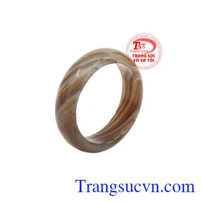 Nhẫn mã não nâu trắng được làm từ đá mã não thiên nhiên cao cấp