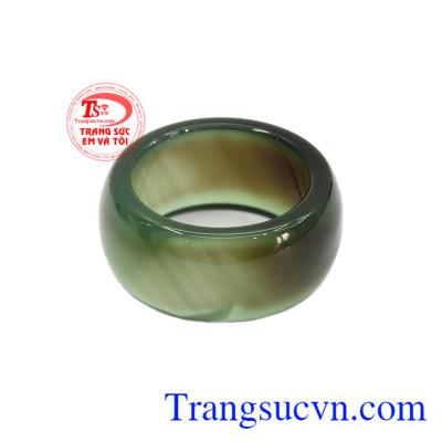 Nhẫn mã não có tác dụng như lá bùa hộ mệnh mang lại bình an, hạnh phúc và may mắn