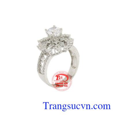 Nhẫn vàng trắng korea sang trọng là sản phẩm được chế tác với đường nét tinh xảo, sắc nét.