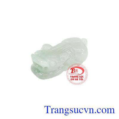 Tỳ hưu ngọc cẩm thạch may mắn được chế tác từ ngọc cẩm thạch thiên nhiên đẹp và tinh xảo
