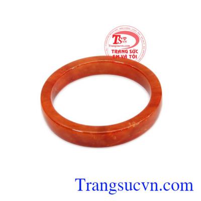 Vòng ngọc cẩm thạch huyết phú quý đem lại sự sang trọng tinh tế, quý phái cho người sử dụng