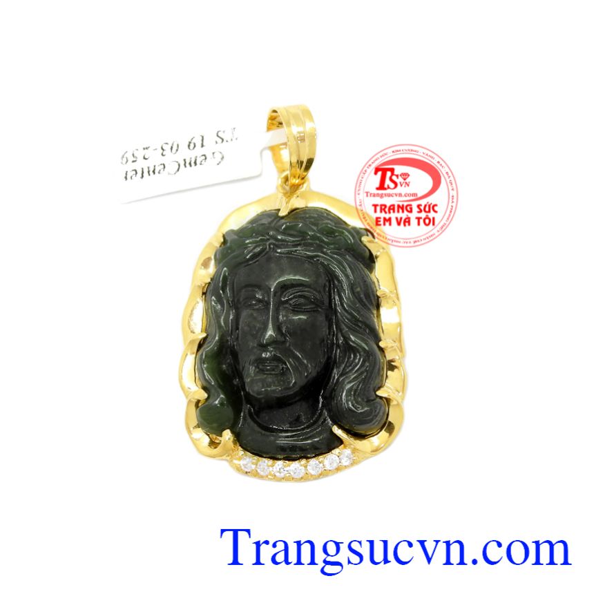 Mặt Chúa Jesus bọc vàng là sản phẩm được thiết kế từ đá Nephrite thiên nhiên bọc vàng 14k.