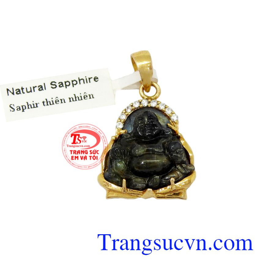 Mặt dây phật di lặc sapphire+vàng 10k là sản phẩm được chế tác từ đá Sapphire thiên nhiên chất lượng bọc vàng. 