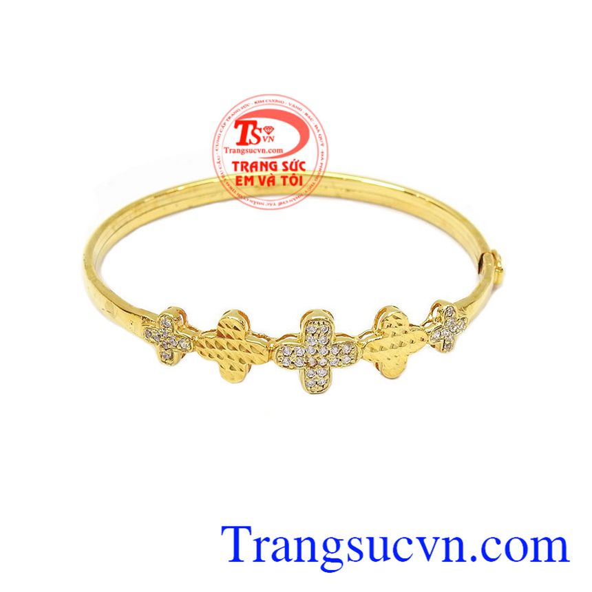 Vòng tay vàng 10k sáng bóng mang đến cho người đeo vẻ đẹp sang trọng quý phái, là sản phẩm được nhiều khách hàng ưa chuộng và tin dùng