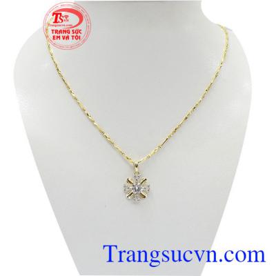 Bộ dây chuyền hoa vàng đẹp là sản phẩm đẹp mang đến vẻ đẹp sang trọng, thanh lịch cho phái đẹp