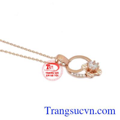 Bộ dây chuyền quý phái đem lại vẻ quý phái, sang trọng cho phái đẹp.