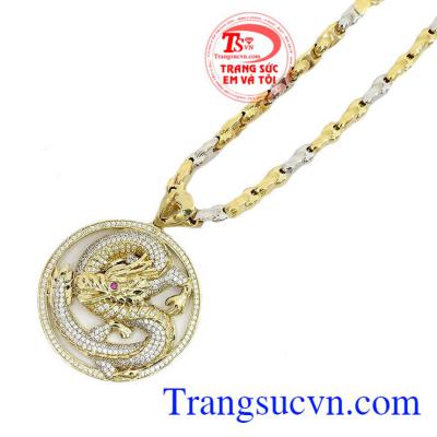 Sản phẩm kết hợp tinh tế giữ hai loại vàng trắng và vàng màu mang đến sự lịch lãm cho người đàn ông sở hữu