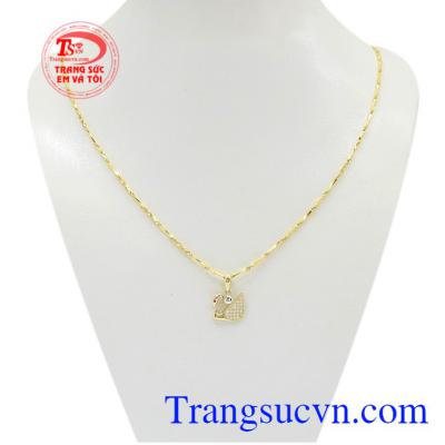Bộ dây chuyền thiên nga tinh tế là sản phẩm được chế tác tinh tế, bền đẹp từ vàng 10k.