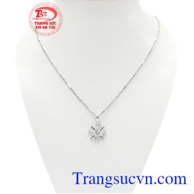 Bộ dây chuyền vàng trắng 10k là sản phẩm đẹp với thiết kế kiểu dáng thời trang chắc chắn được các bạn nữ yêu thích
