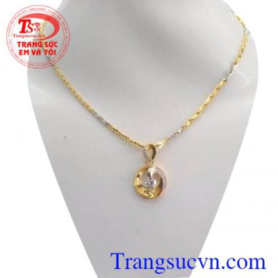 Bộ mặt dây chuyền nữ vàng làm quà tặng sinh nhật trong dịp lễ tết. Bộ mặt dây chuyền nữ vàng chất lượng.