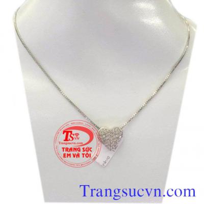 Bộ mặt dây trái tim vàng trắng thanh lịch, yêu kiều là sự lựa chọn hoàn hảo cho các cô nàng nữ tính. Bộ mặt dây trái tim vàng trắng chất lượng.