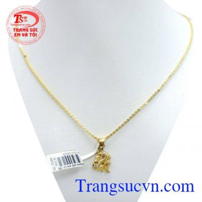Bộ nữ trang mặt dây chạm khắc sắc nét, phù hợp những người tuổi Thìn.