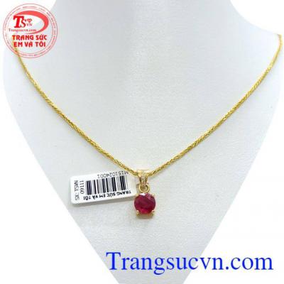 Bộ sản phẩm dây chuyền mặt đá đỏ sang trọng, quý phái.