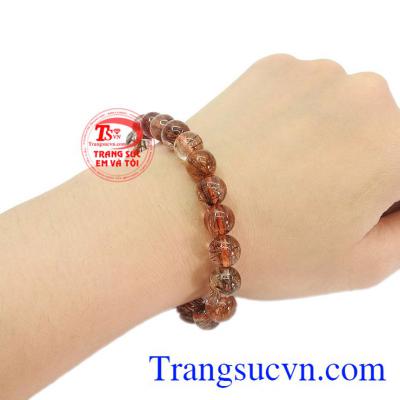 Sản phẩm kết hợp từ các hạt tròn, tinh tế và dễ dàng kết hợp với các trang sức khác.