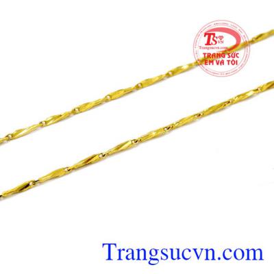 Chất lượng vàng đảm bảo cho chiếc dây chuyền luôn sáng bóng trên cổ bạn, Dây chuyền khúc kiểu sáng