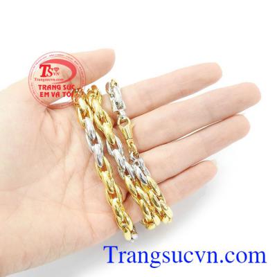 Dây chuyền nam hoàn hảo có thể kết hợp với nhiều phong cách