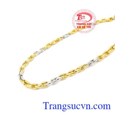 Dây chuyền nam hoàn hảo được nhiều khách hàng của Trang sức Em và Tôi tin dùng và lựa chọn bởi kiểu dáng nam tính, mạnh mẽ phù hợp với nhiều lứa tuổi