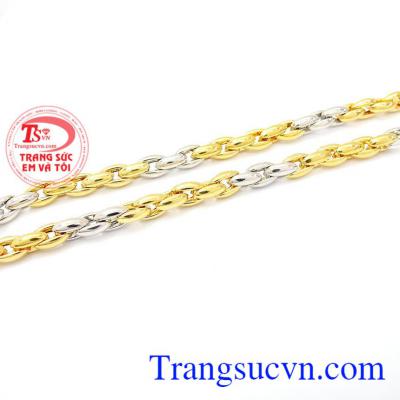 Ngoài ra, khách hàng còn có thể kết hợp với mặt dây để tạo sự nổi bật