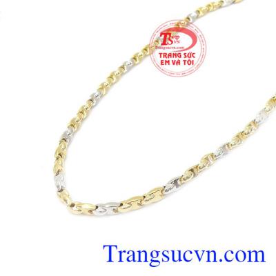 Sản phẩm kết hợp tinh tế giữ hai loại vàng trắng và vàng màu mang đến sự lịch lãm cho người đàn ông sở hữu