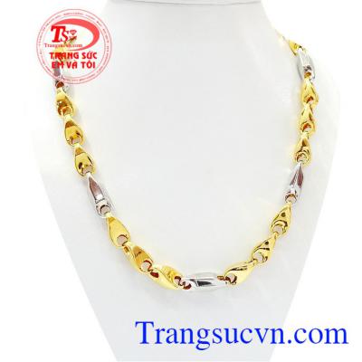 Dây chuyền nam to đẹp với kiểu chiế tác đánh rỗng nhằm được chiếc dây chuyền to lớn so với dây chuyền vàng 18k không thể đánh được với trọng lượng như vậy