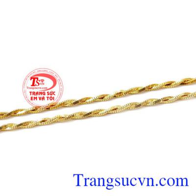 Có thể kết hợp với nhiều trang phục, phong cách khác nhau