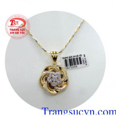 Bộ mặt dây đẹp, dây chuyền vàng đeo mặt dây nữ chất lượng đảm bảo, hàng nhập khẩu sáng bóng.