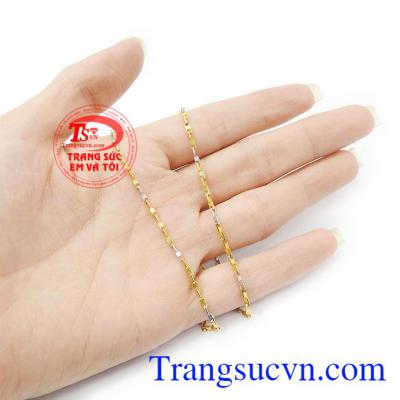 Dây chuyền đa dạng mẫu dây vàng và kiểu phù hợp mọi lứa luổi có thể đeo làm tôn lên sự tinh tế và lịch lãm cho bản thân. Dây nữ mắt xích không gian