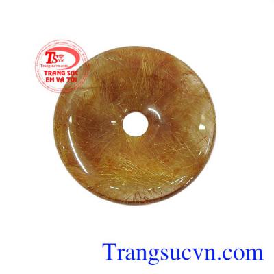 Đồng xu thạch anh tóc may mắn là loại đá quý có tích trữ nhiều năng lượng, loại năng lượng này giúp con người có cảm giác sảng khoái, tinh thần minh mẫn, suy nghĩ tích cực hơn