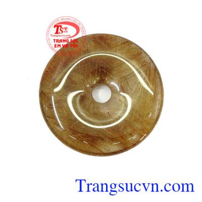 Đồng xu thạch anh tóc tài lộc là sản phẩm được chạm khắc hình đồng xu, được chế tác thạch anh tóc thiên nhiên