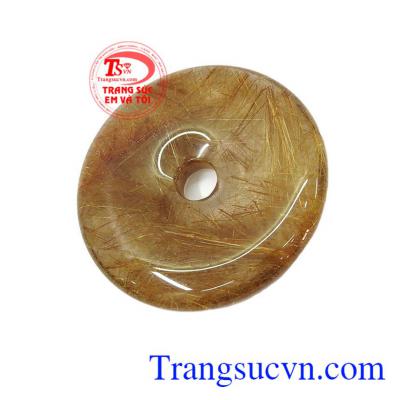 Thạch anh tóc giúp nâng cao sự tập trung trí óc, giảm sự lo lắng và sợ hãi, giúp tăng sự quyết đoán