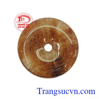 Đồng xu thạch anh tóc Thịnh Vượng giúp người đeo giảm bớt sự cô đơn, điều trị chứng trầm cảm, lấy lại niềm vui và hạnh phúc