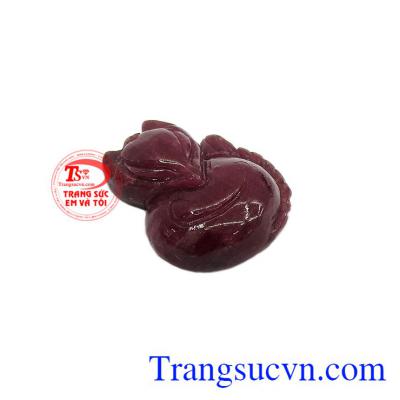 Người xưa tin rằng đá Ruby này có khả năng đuổi khỏi cơ thể mọi loại bệnh tật và giữ gìn sức khỏe