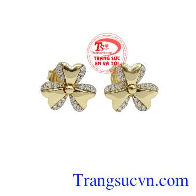 Hoa tai Cỏ 3 Lá Hàn Quốc giúp người dùng trở nên nổi bật và vô cùng xinh đẹp
